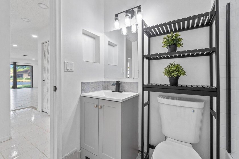 A perfect blend of comfort &amp; style beautifully maintained - photo 17