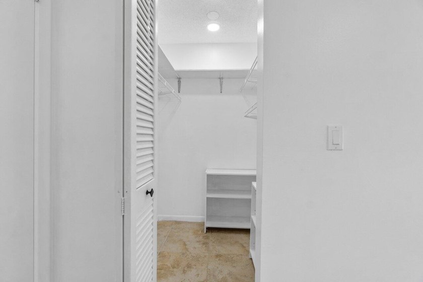 A perfect blend of comfort &amp; style beautifully maintained - photo 20