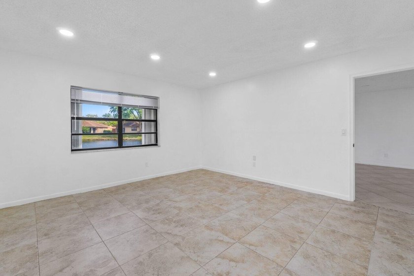 A perfect blend of comfort &amp; style beautifully maintained - photo 22