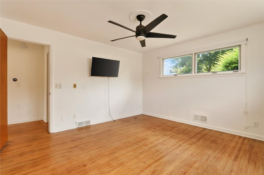 Come check out one level living in West Irondequoit at its - photo 25