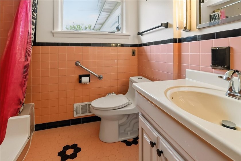 Come check out one level living in West Irondequoit at its - photo 26