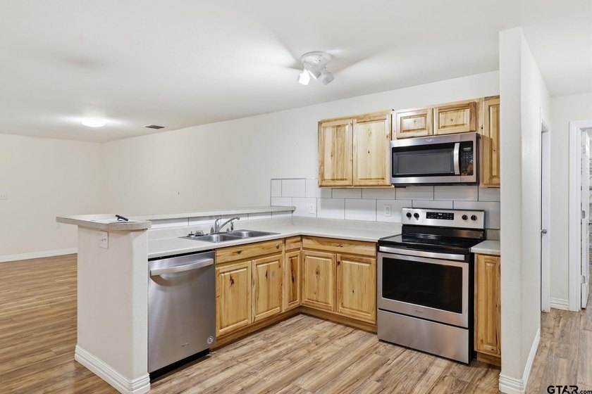Discover the perfect blend of country charm and modern comfort - photo 6