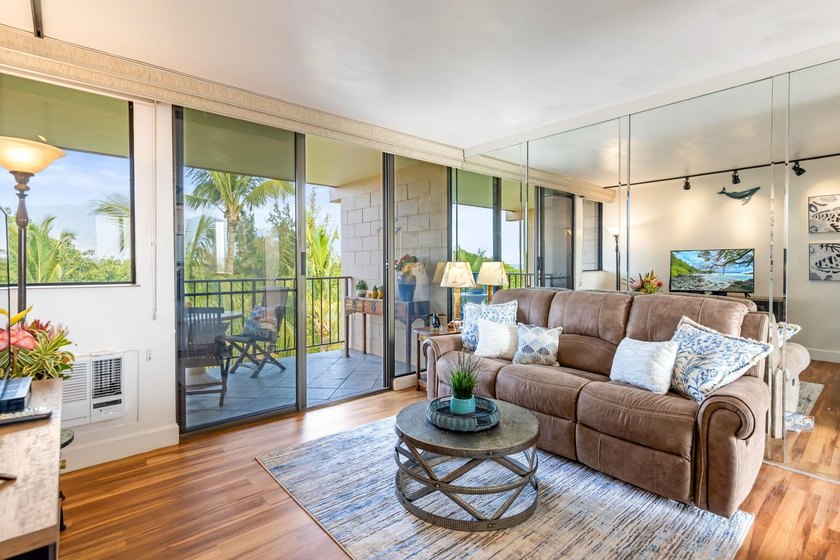 Live on the Beach! Wake up to the sound of waves in this direct - photo 7