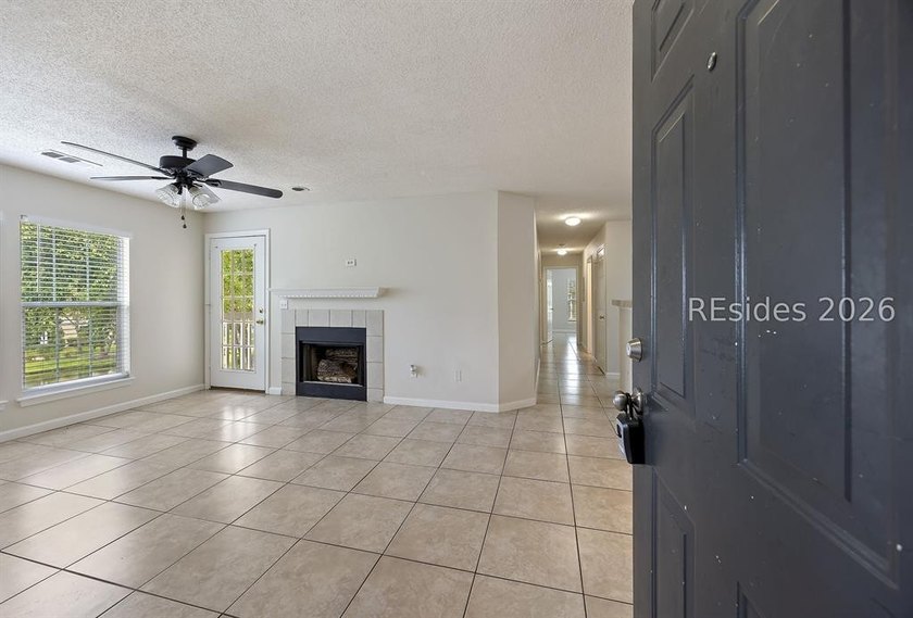 This 3BR/2BA villa at The Estate at Westbury offers a bright - photo 2