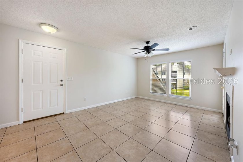 This 3BR/2BA villa at The Estate at Westbury offers a bright - photo 4