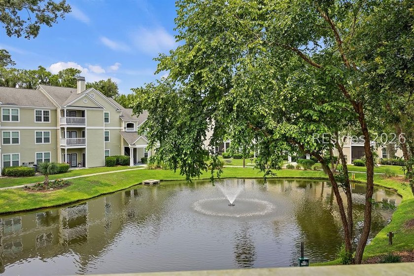 This 3BR/2BA villa at The Estate at Westbury offers a bright - photo 7