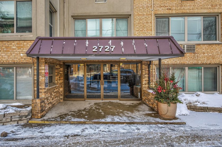 This sunny 1BR/1BA condo includes a heated, underground parking - photo 3
