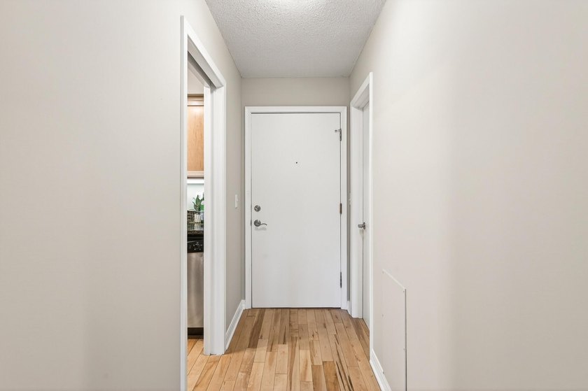 This sunny 1BR/1BA condo includes a heated, underground parking - photo 4