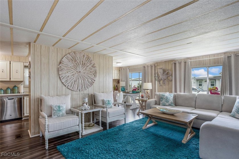 Absolutely adorable, extensively updated and offered partially - photo 8