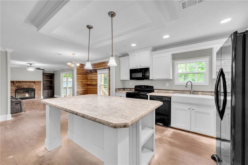 Discover the perfect blend of space, comfort, and country living - photo 11