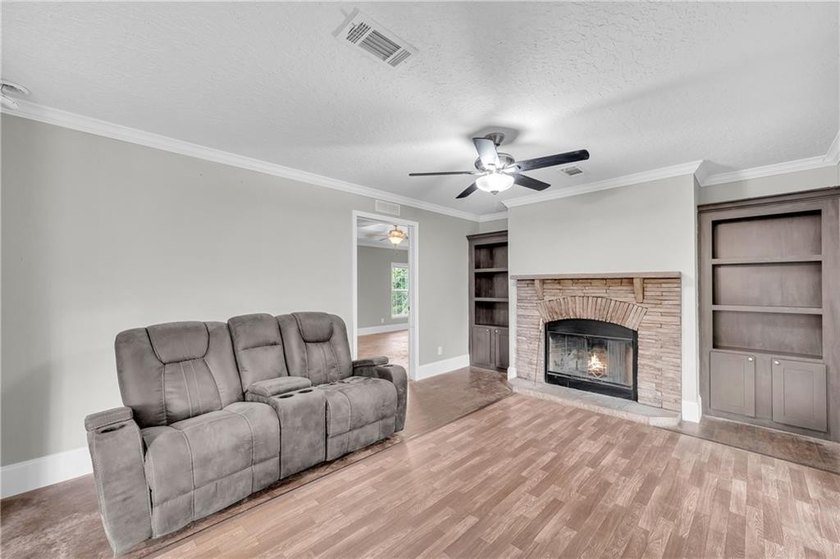 Discover the perfect blend of space, comfort, and country living - photo 20
