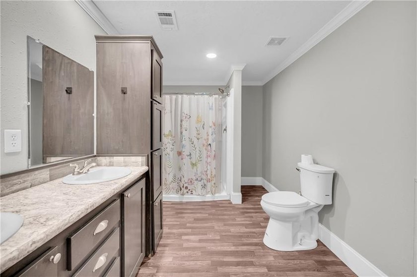 Discover the perfect blend of space, comfort, and country living - photo 28
