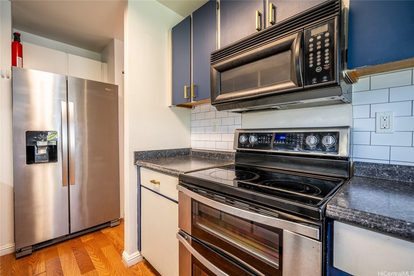 Sunny and spacious end model townhome in Nob Hill Three! Park - photo 3