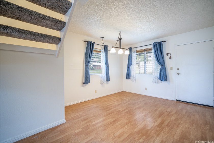 Sunny and spacious end model townhome in Nob Hill Three! Park - photo 5
