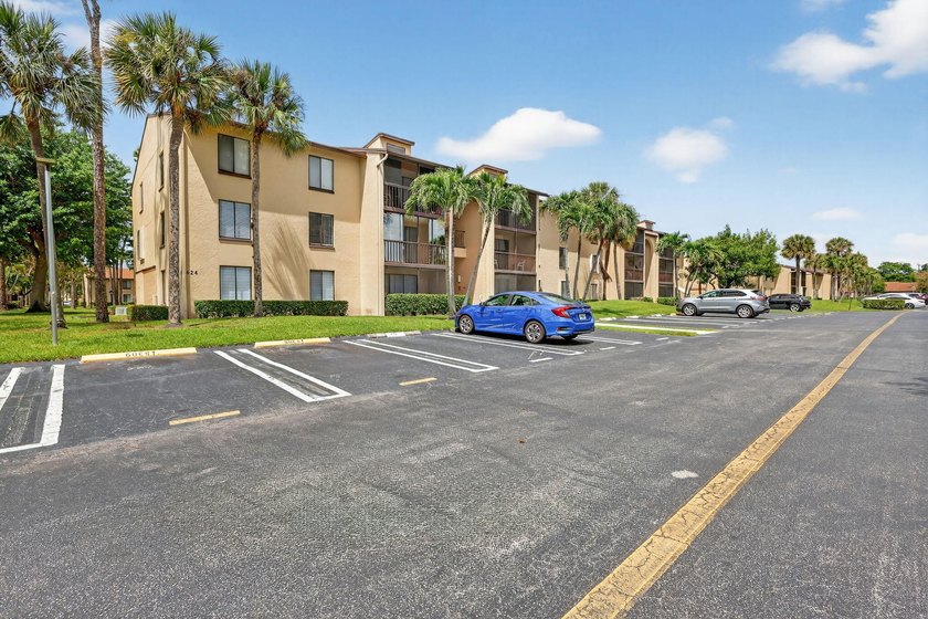 BEAUTIFUL 2/2 CONDO IN THE POPULAR PINE RIDGE NORTH II COMMUNITY - photo 3