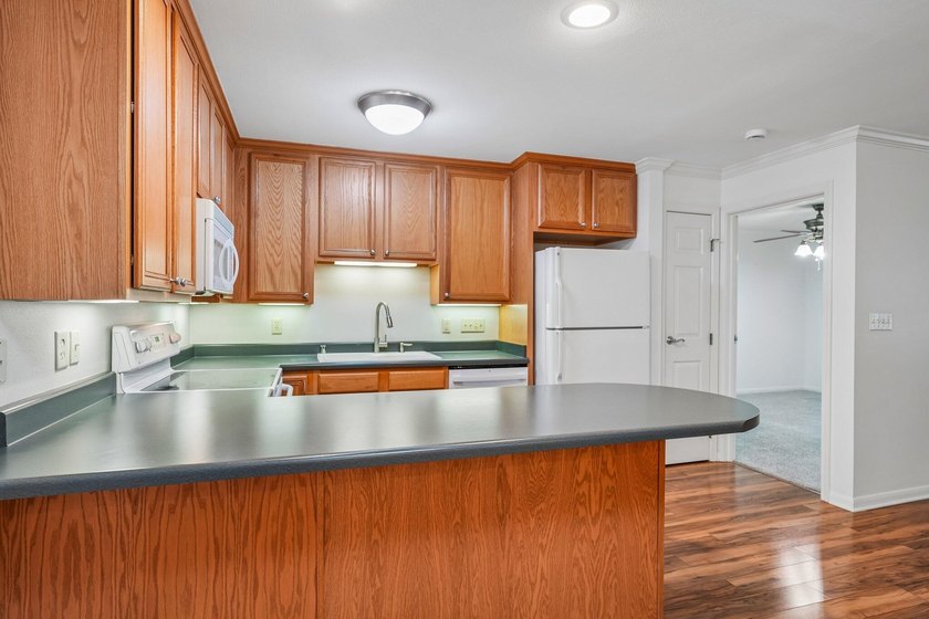 Welcome to Courtyard Square located in the highly desirable - photo 11