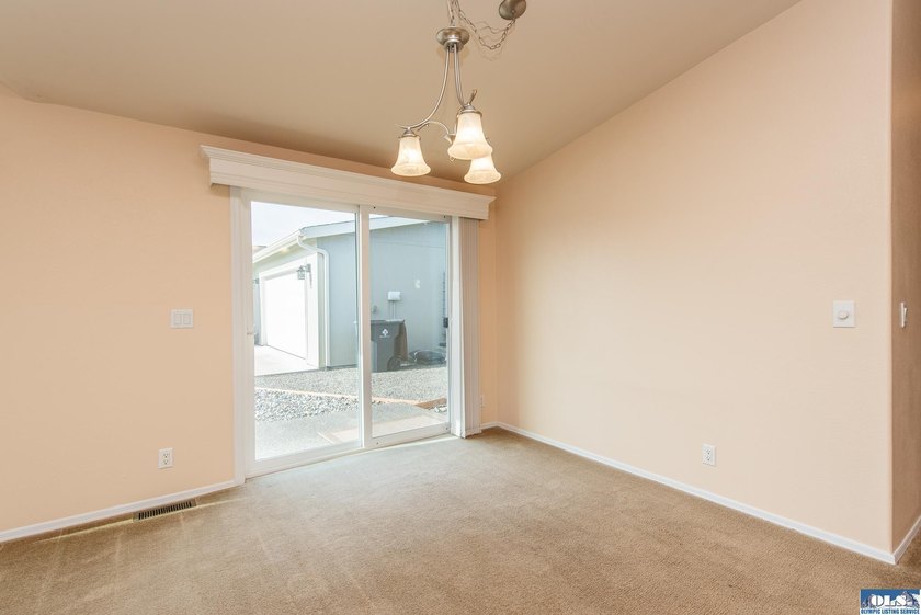 Move-in ready and the Perfect Home Location close to shopping - photo 12