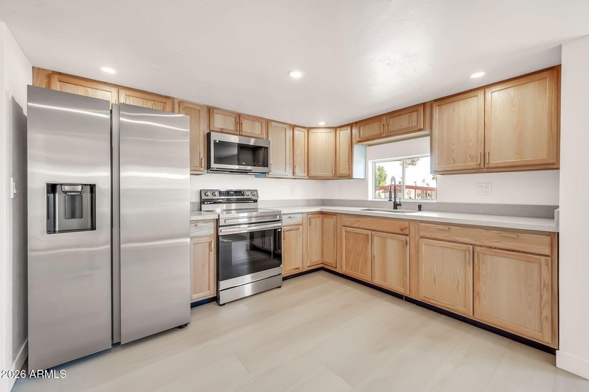 Beautifully remodeled and adorable home in the active adult - photo 13