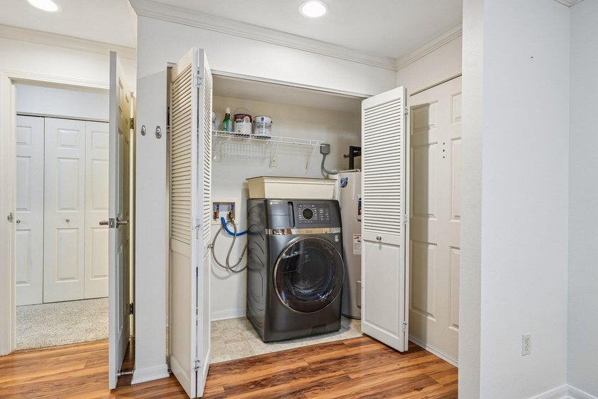 Welcome to Courtyard Square located in the highly desirable - photo 14