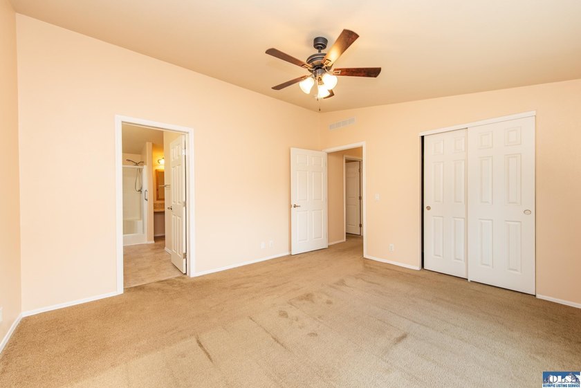 Move-in ready and the Perfect Home Location close to shopping - photo 15