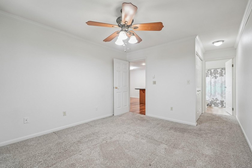 Welcome to Courtyard Square located in the highly desirable - photo 16