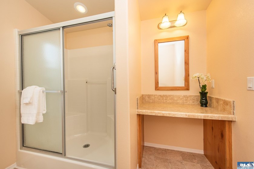 Move-in ready and the Perfect Home Location close to shopping - photo 17