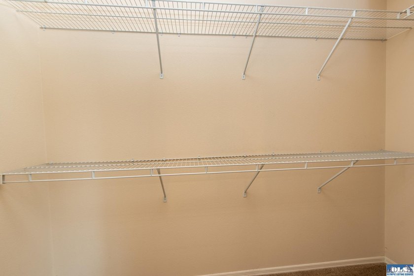 Move-in ready and the Perfect Home Location close to shopping - photo 18