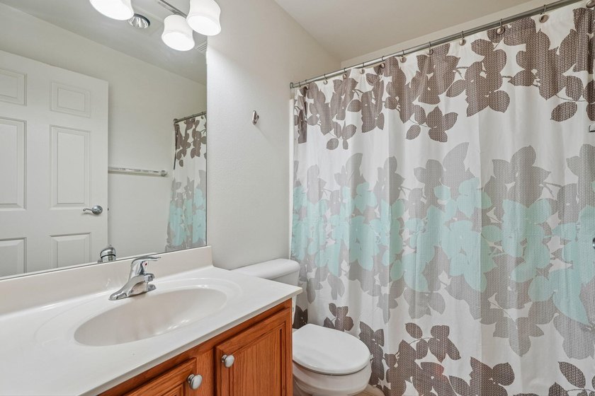 Welcome to Courtyard Square located in the highly desirable - photo 20