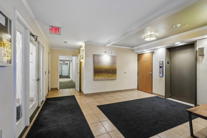 Welcome to Courtyard Square located in the highly desirable - photo 21