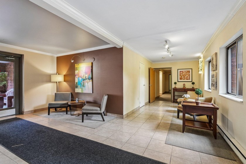 Welcome to Courtyard Square located in the highly desirable - photo 23