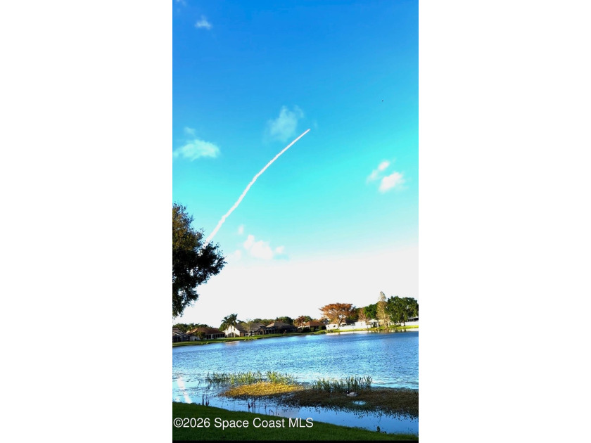 Stunning lakefront views and front-row rocket launch watching - photo 30