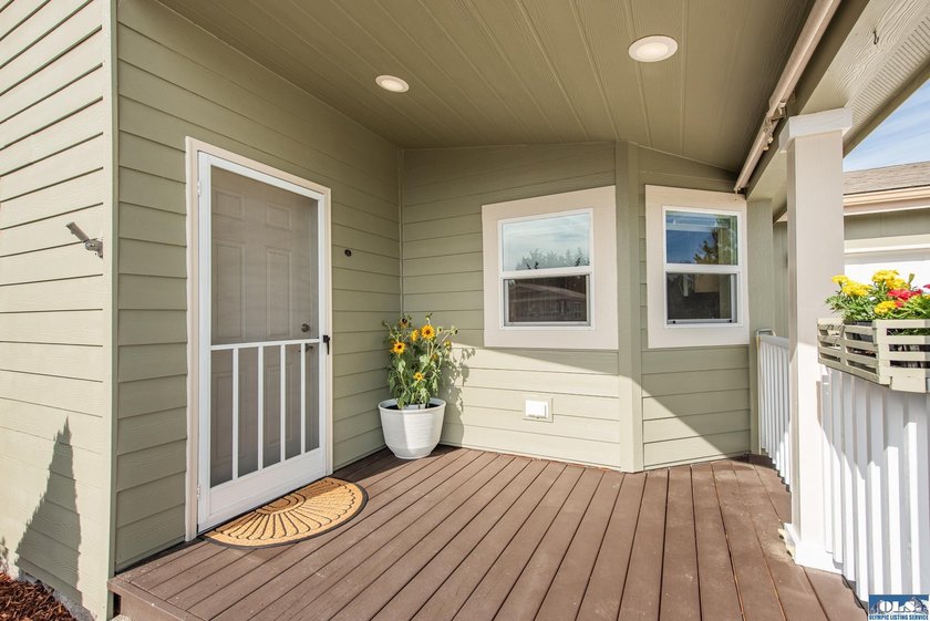 Move-in ready and the Perfect Home Location close to shopping - photo 31