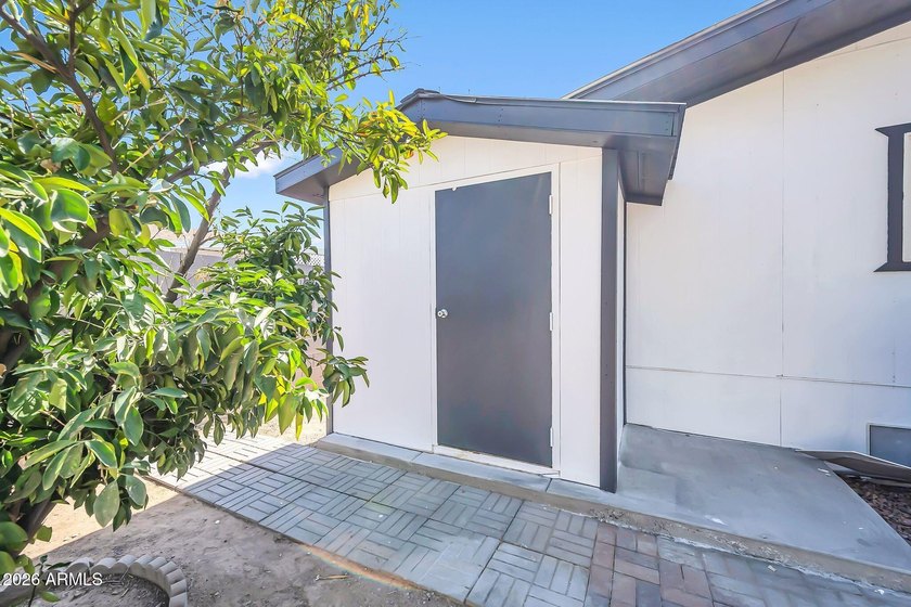 Beautifully remodeled and adorable home in the active adult - photo 32