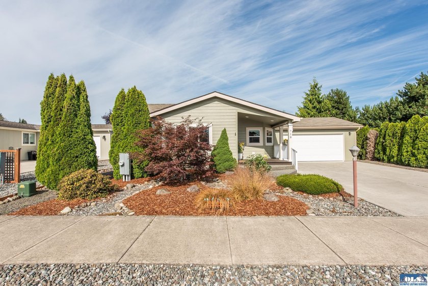 Move-in ready and the Perfect Home Location close to shopping - photo 42