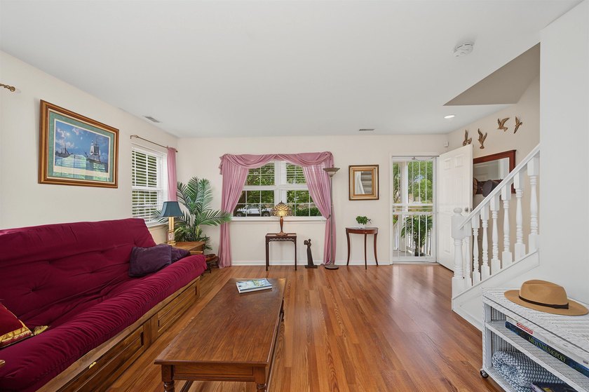 Single Family detached home with attached garage, only 27 Years - photo 10
