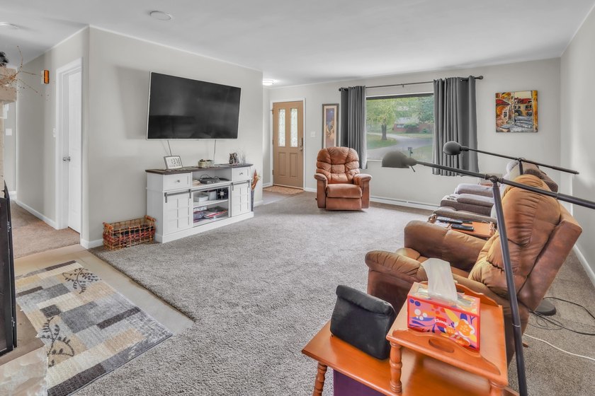 What an absolutely adorable, move-in ready home! From the moment - photo 8