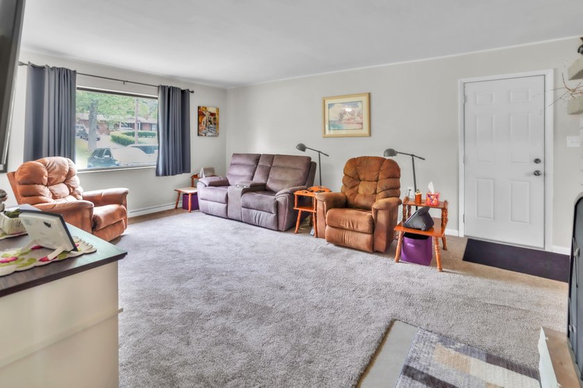 What an absolutely adorable, move-in ready home! From the moment - photo 10