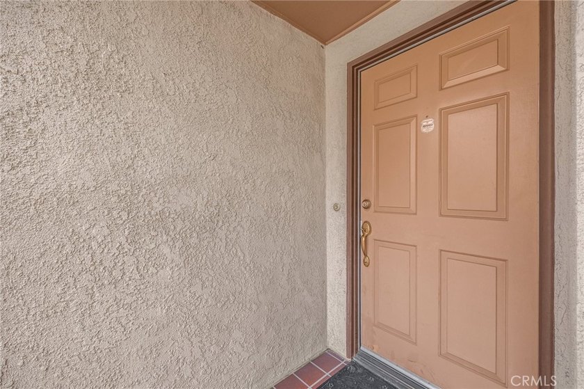 917 Sq Ft, 1 Bedroom + Loft/Flex space is fully remodeled - photo 11