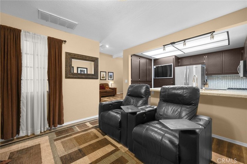 917 Sq Ft, 1 Bedroom + Loft/Flex space is fully remodeled - photo 14
