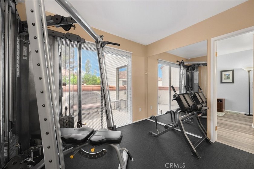 917 Sq Ft, 1 Bedroom + Loft/Flex space is fully remodeled - photo 23