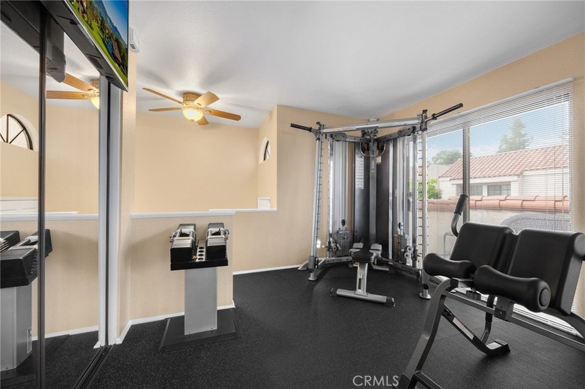 917 Sq Ft, 1 Bedroom + Loft/Flex space is fully remodeled - photo 24