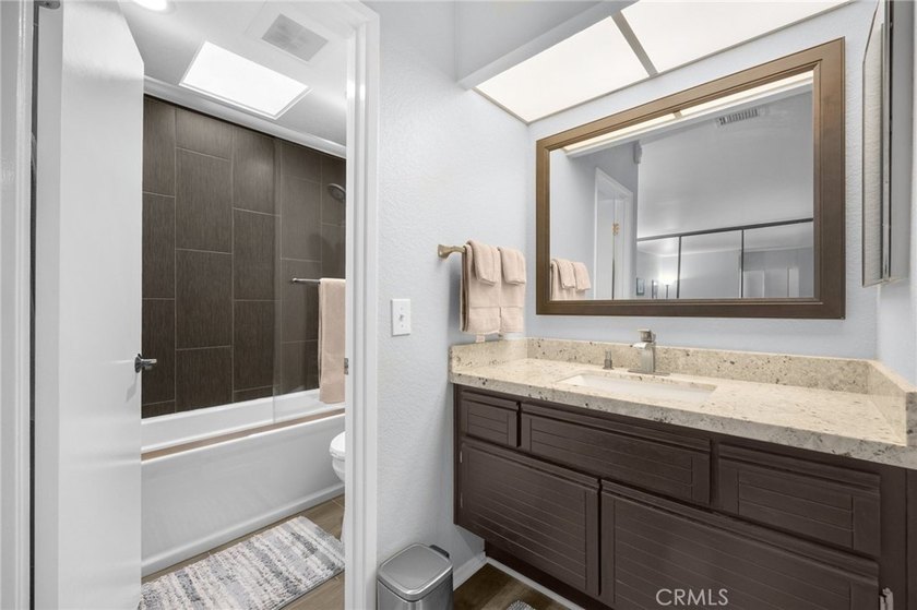 917 Sq Ft, 1 Bedroom + Loft/Flex space is fully remodeled - photo 25