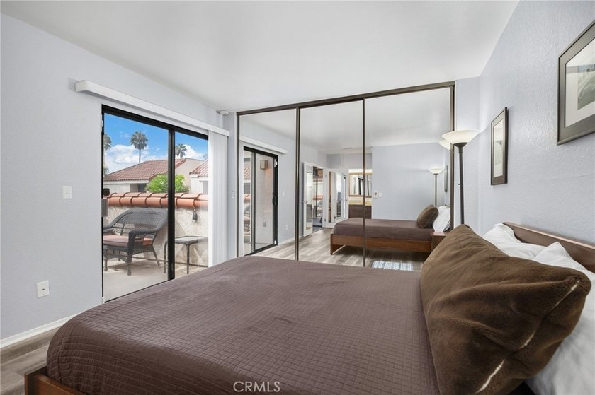917 Sq Ft, 1 Bedroom + Loft/Flex space is fully remodeled - photo 28