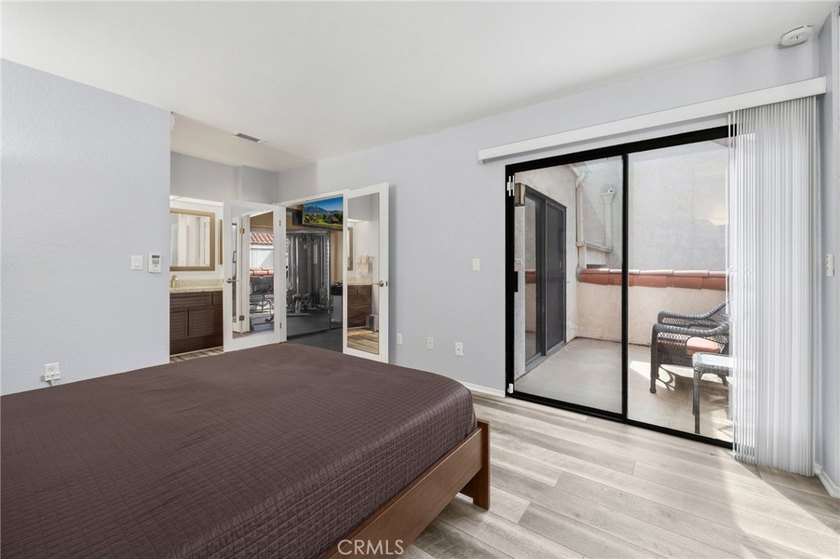 917 Sq Ft, 1 Bedroom + Loft/Flex space is fully remodeled - photo 30