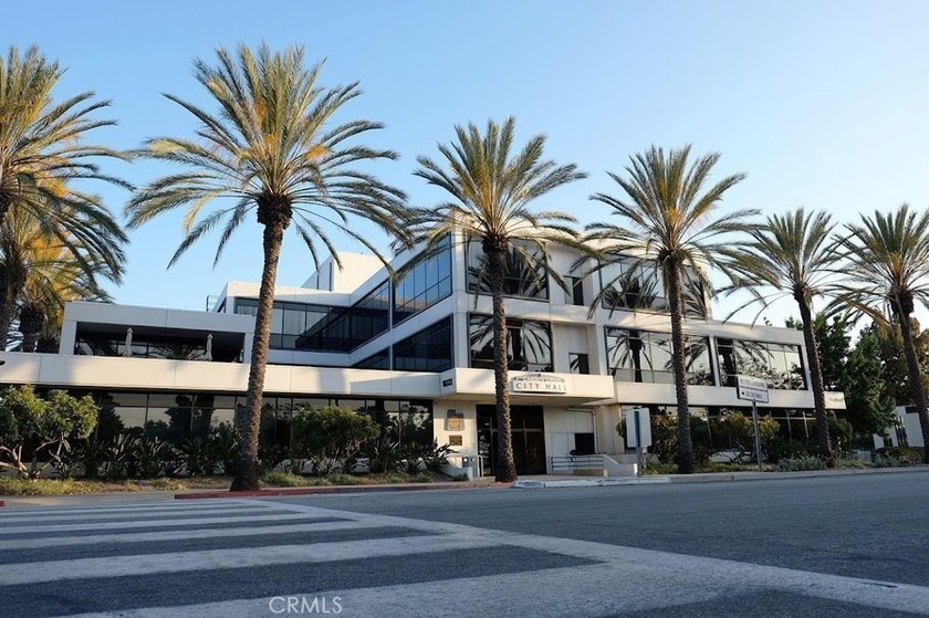 917 Sq Ft, 1 Bedroom + Loft/Flex space is fully remodeled - photo 38