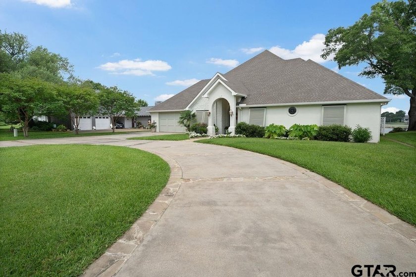 Remodeled and unique home on Lake Palestine in very special - photo 2
