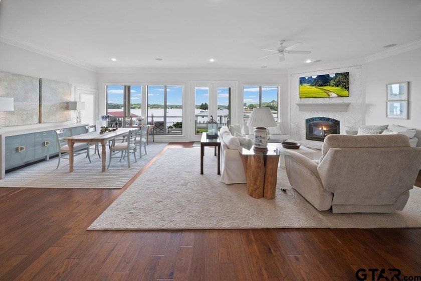 Remodeled and unique home on Lake Palestine in very special - photo 8