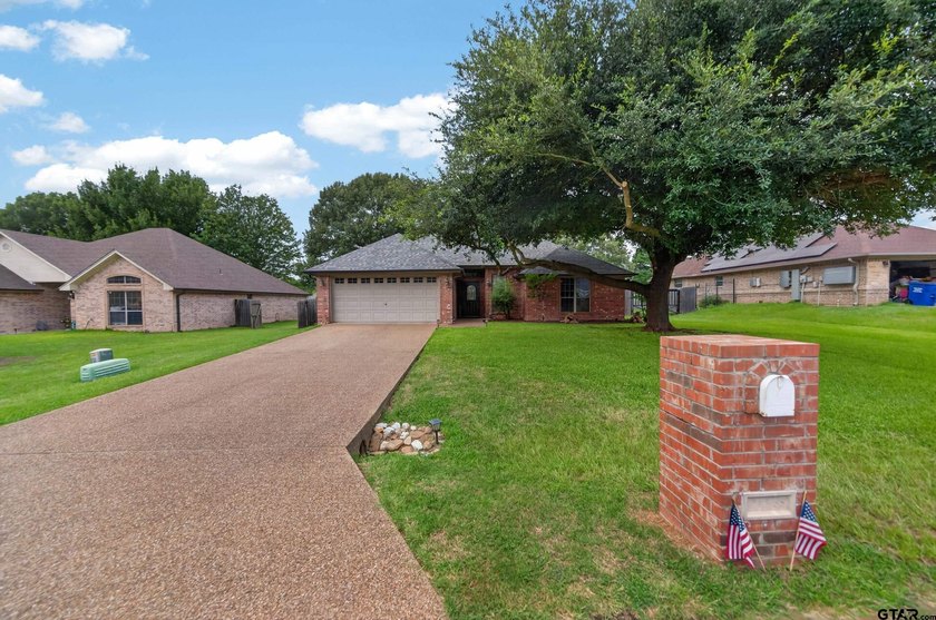 Welcome to 21368 Altuda Lane! This three bedroom, two bath home - photo 3