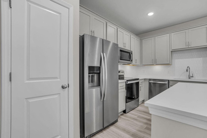 Live the Lowcountry lifestyle in this like-new 2024 townhome in - photo 10