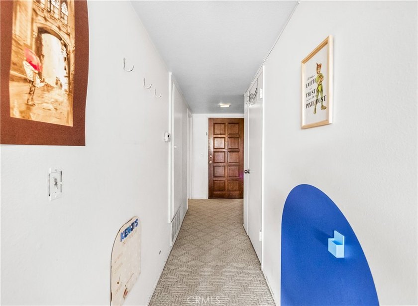Excellent Opportunity ! This one-bedroom condo is priced - photo 2
